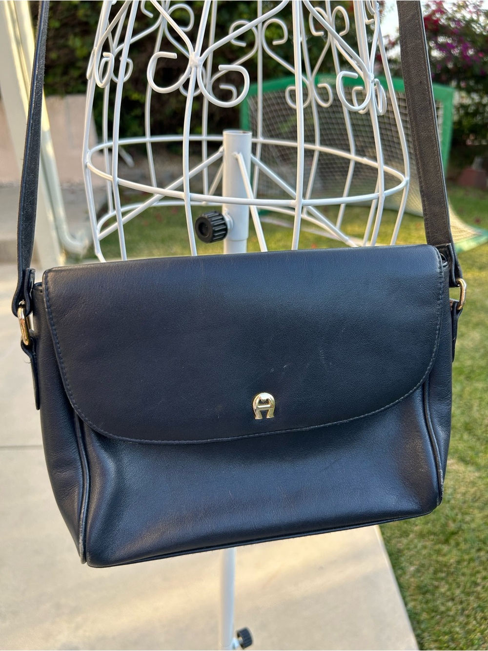 Vintage Aigner crossbody leather purse - navy